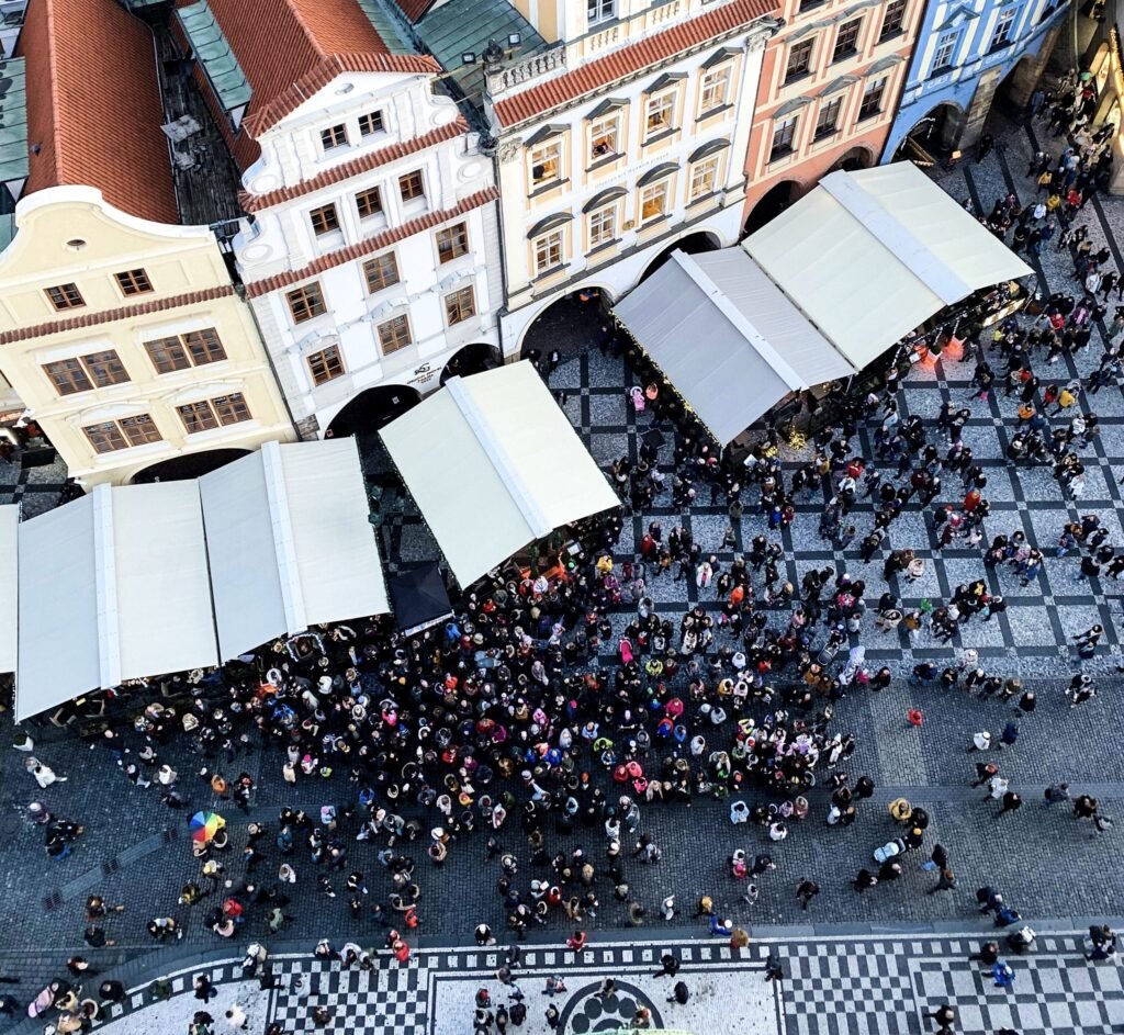 Crowds in front of clock